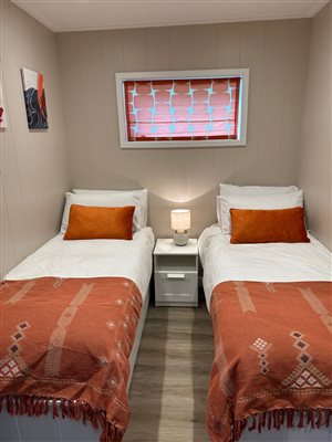 Twin bedroom with two small single beds 