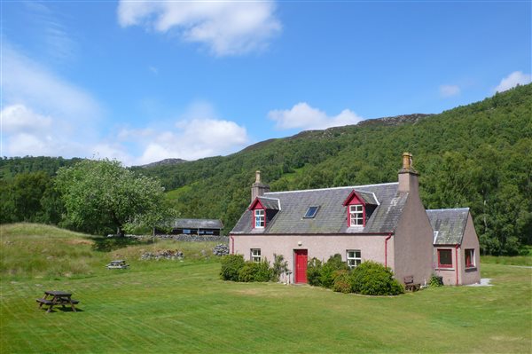 Cherry Cottage with Willow Chalet