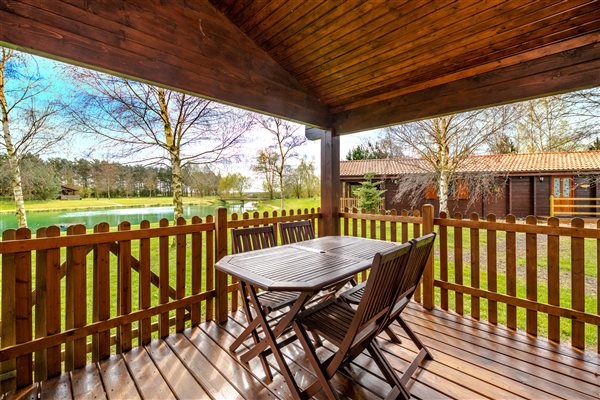Full enclosed decking area dog friendly