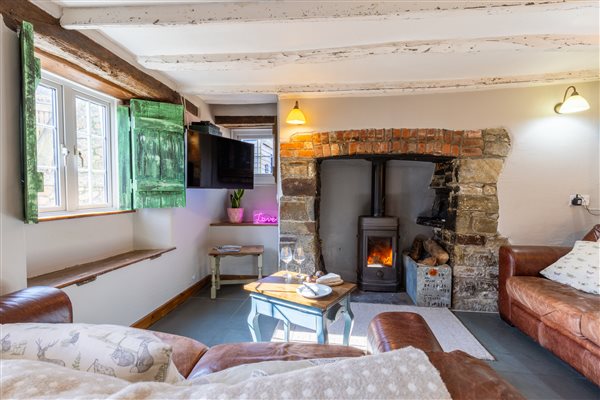 Fuchsia Cottage - Living room with log burner and smart TV