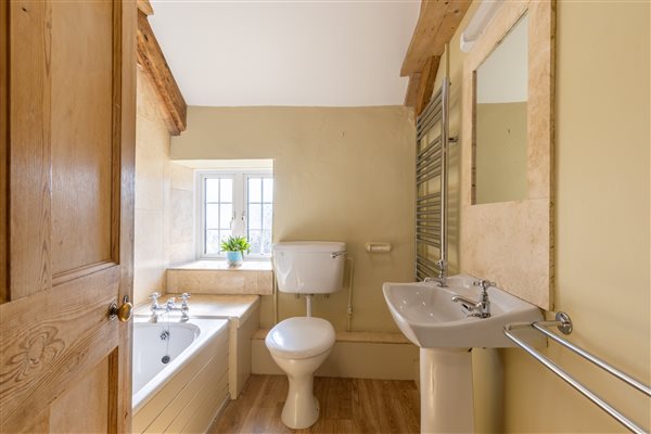 Fuchsia Cottage Bathroom