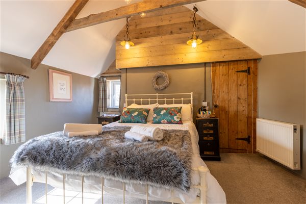 Fuchsia Cottage - Master Bedroom