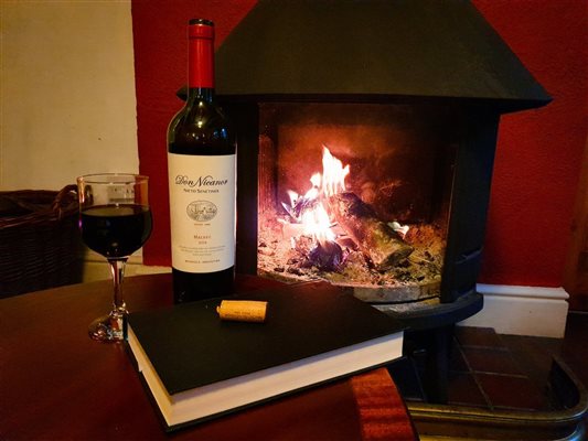 Wood burner and wine - cosy cottage