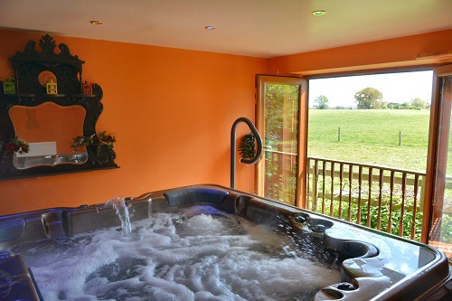 Hot Tub at Oakpond Cottages