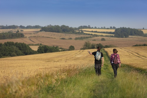 Walking Holidays Lincolnshire Wolds farm Stay self catering 