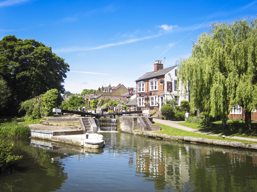 Pub by a lock