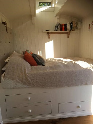 Cosy shepherds hut on Frenches Farm