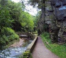 Torrs Riverside Park and the Millenium Walkway