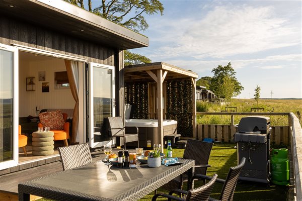 Outdoor dining, BBQ