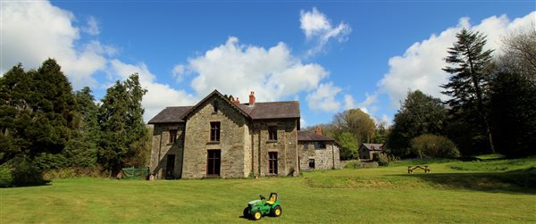 Gwarmacwydd Farm House