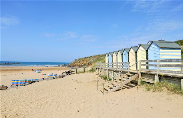 summerleaze beach with beach huts