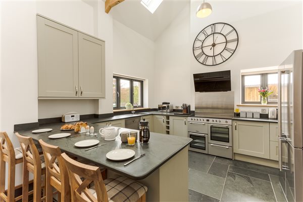 kitchen with breakfast bar