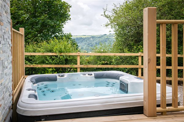 Pipistrelle Barn Hot Tub with Valley Views