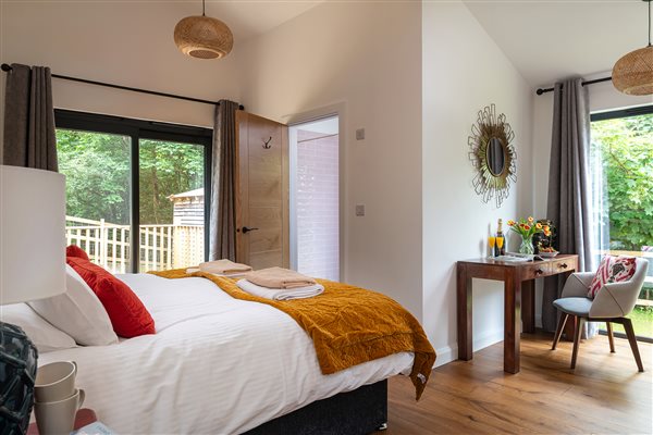 Pipistrelle Barn Master Ensuite Bedroom