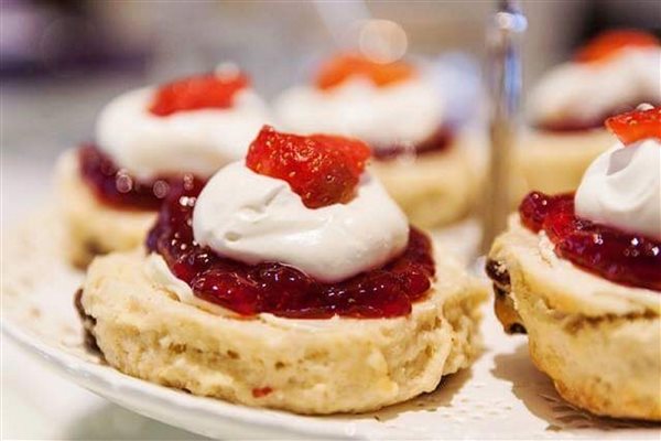 Home cream scones on arrival 