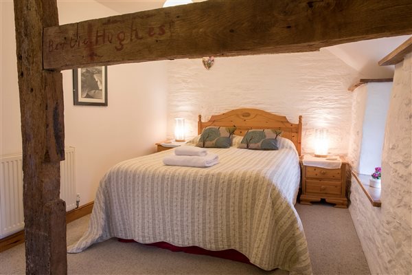 Granary Bedroom Nannerth Country Holidays