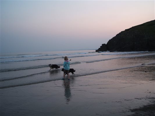 WALK ALONG THE BEACH