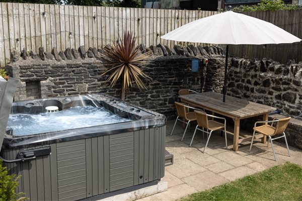 outdoors - hot tub