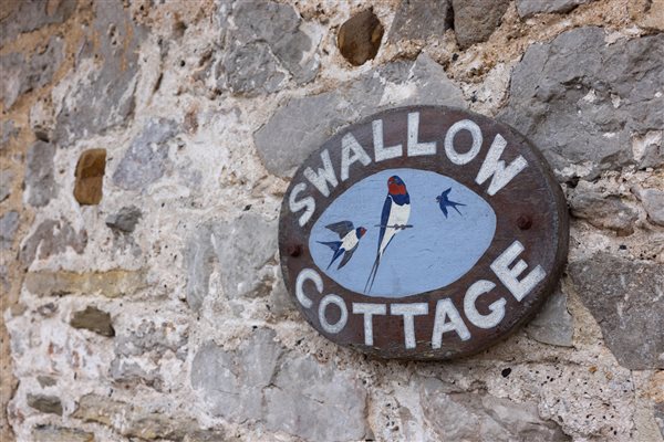 Swallow Cottage sign