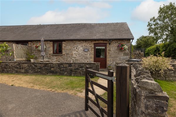 Swallow Cottage outside 