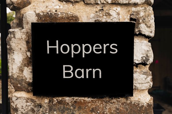 Hoppers Barn sign