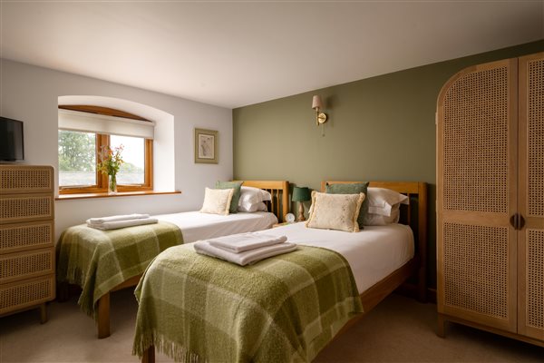 Twin bedroom