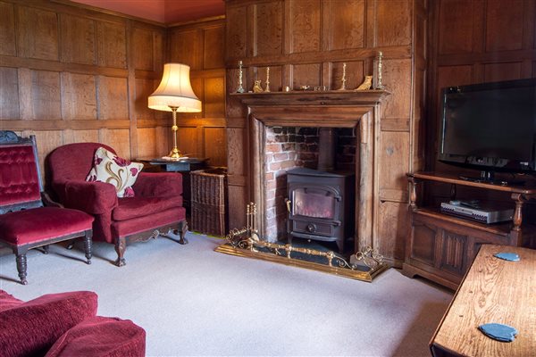 Oak panelled lounge snug