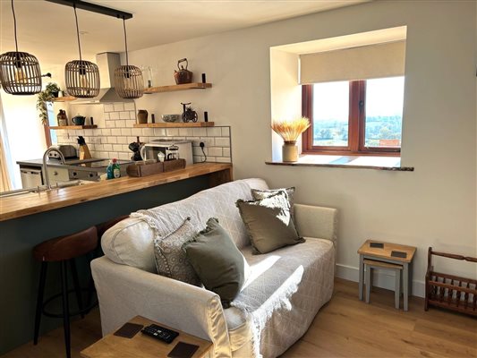 SofaAndWindBarn1