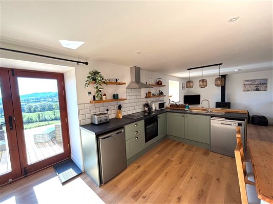 LrgViewKitchBarn1