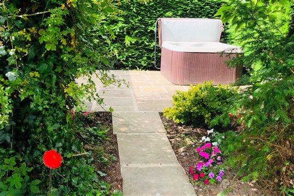 Cae Caled hot tub
