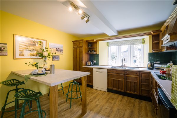 kitchen with breakfast bar