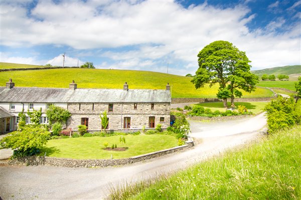 Coomb View to the Right with Sandbeds Farmhouse to the Left