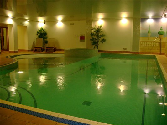 Pool and Jacuzzi Located at the Sanctuary Spa in The Riverside Hotel Kendal