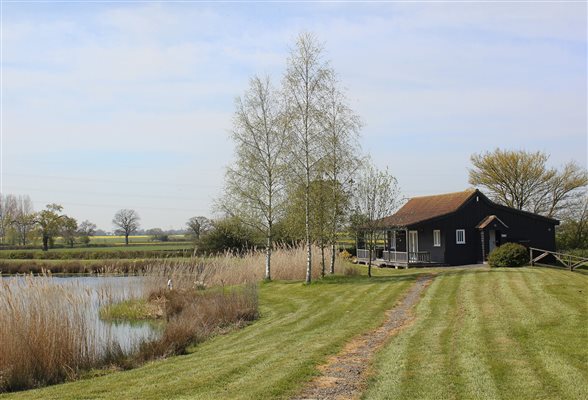 Kingfisher Lodge Lakeside Holiday Cottage Suffolk