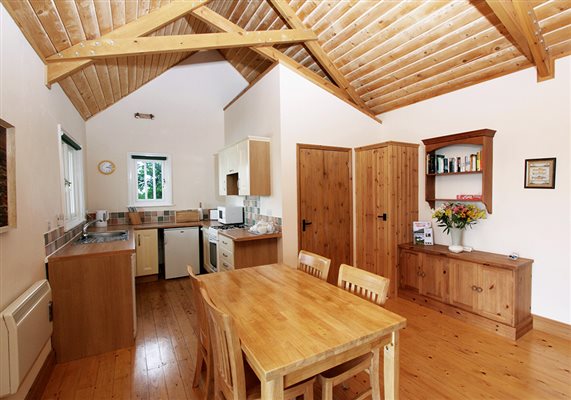 Swallows Lodge sleeps 4 guests in two bedrooms