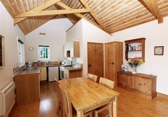 Swallows Lodge sleeps 4 guests in two bedrooms