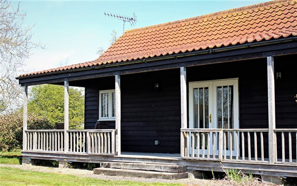 Spacious verandah at Swallows Lakeside Lodge 