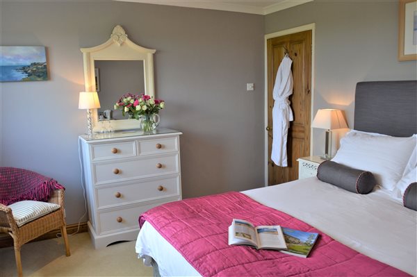 St Loy room with king size bed and en-suite bathroom