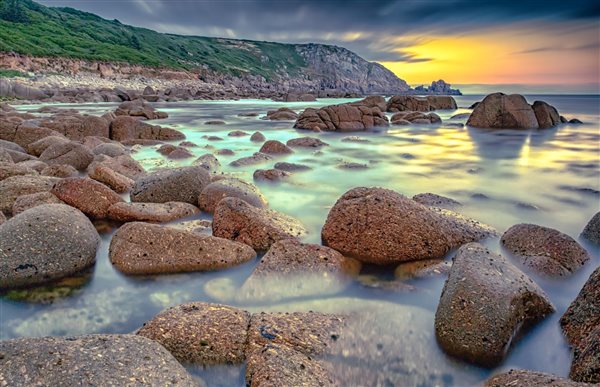 sunrise on the rocks