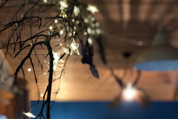 stunning interior designer touches fairy lights cosy cabin