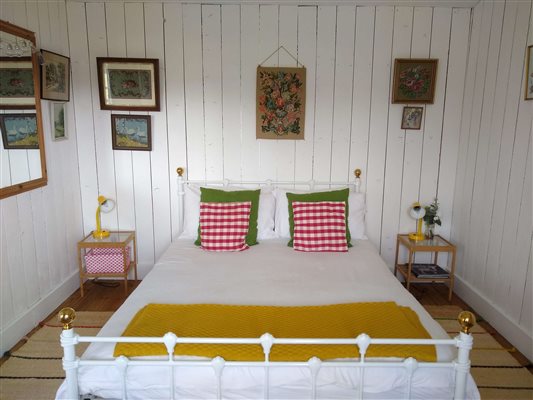 cabin king bedroom 