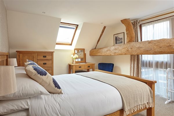 Brummell Barn bedroom with oak beam