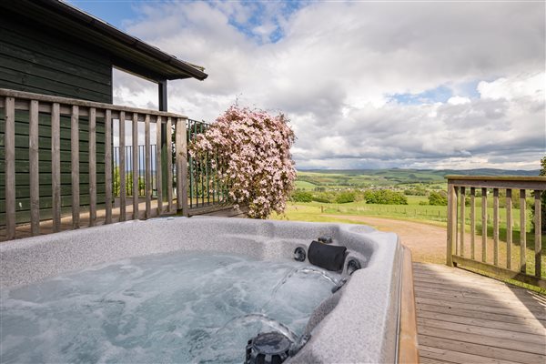 Hot tub with blossom