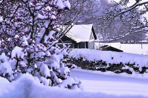 Snowy airhouses 