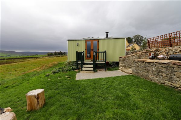 the hut with small garden and private patio