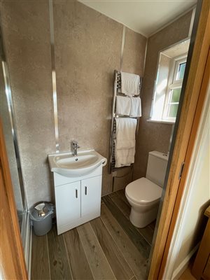 Haystack Lodge smaller ensuite shower