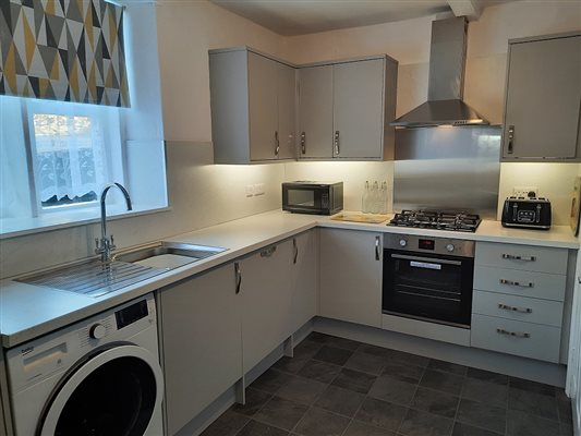 Modern fitted, fully equipped kitchen