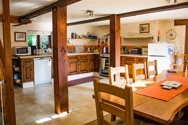 kitchen with large farmhouse table for large groups 
