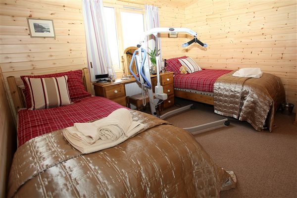 profile single beds with mobile hoist 