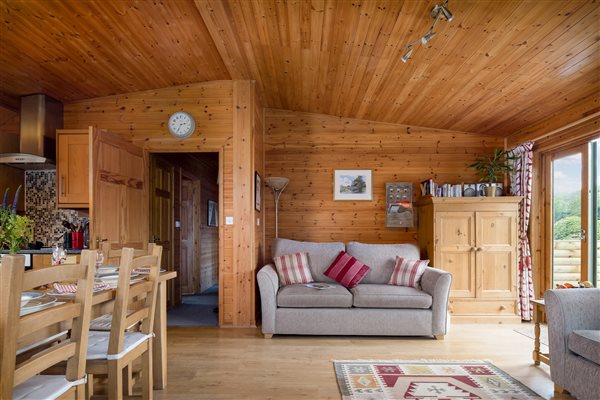Spacious lounge
